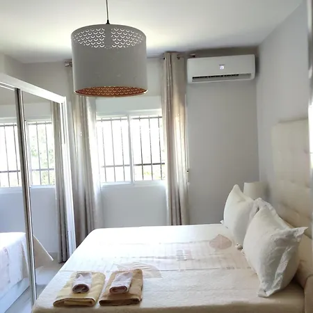 Bajondillo Apartment *