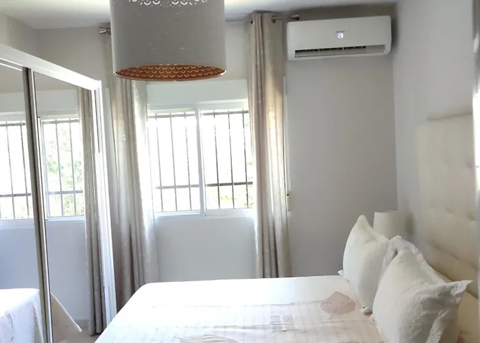Bajondillo Apartment *